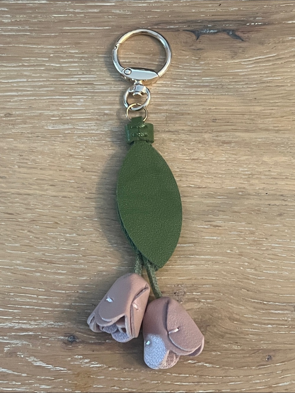 🌷🌸NWT LILAC FAUX LEATHER TULLIP HANDBAG ACCESSORY/KEYCHAIN🌸🌷